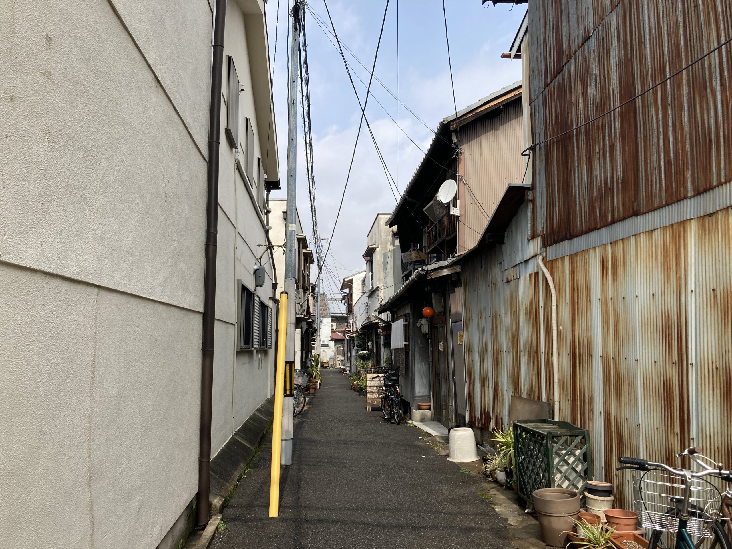 大阪中津、路地裏には小さなお店がたくさん